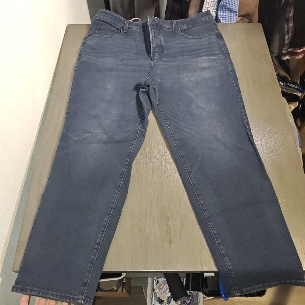 Universal Thread Woman's Jeans Straight Leg Button Fly Size 17